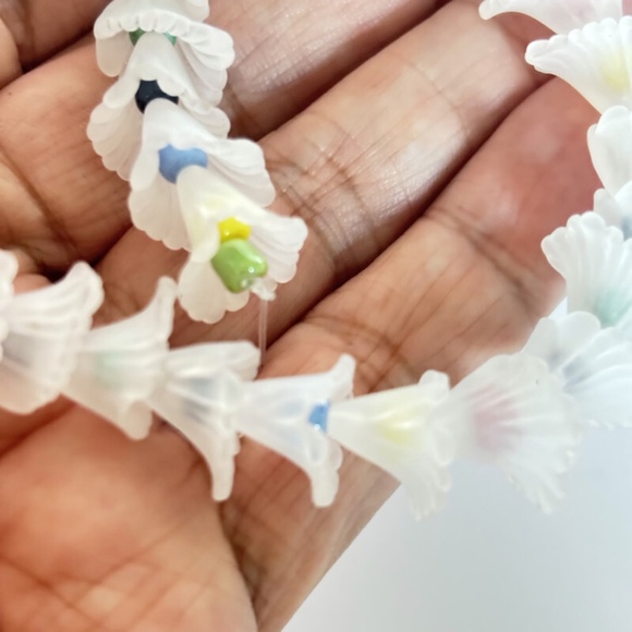 As Low As $2 Ruffled Matte White Acrylic Calla Lily Beads 12mm x 14mm (25) - Picture 3 of 3